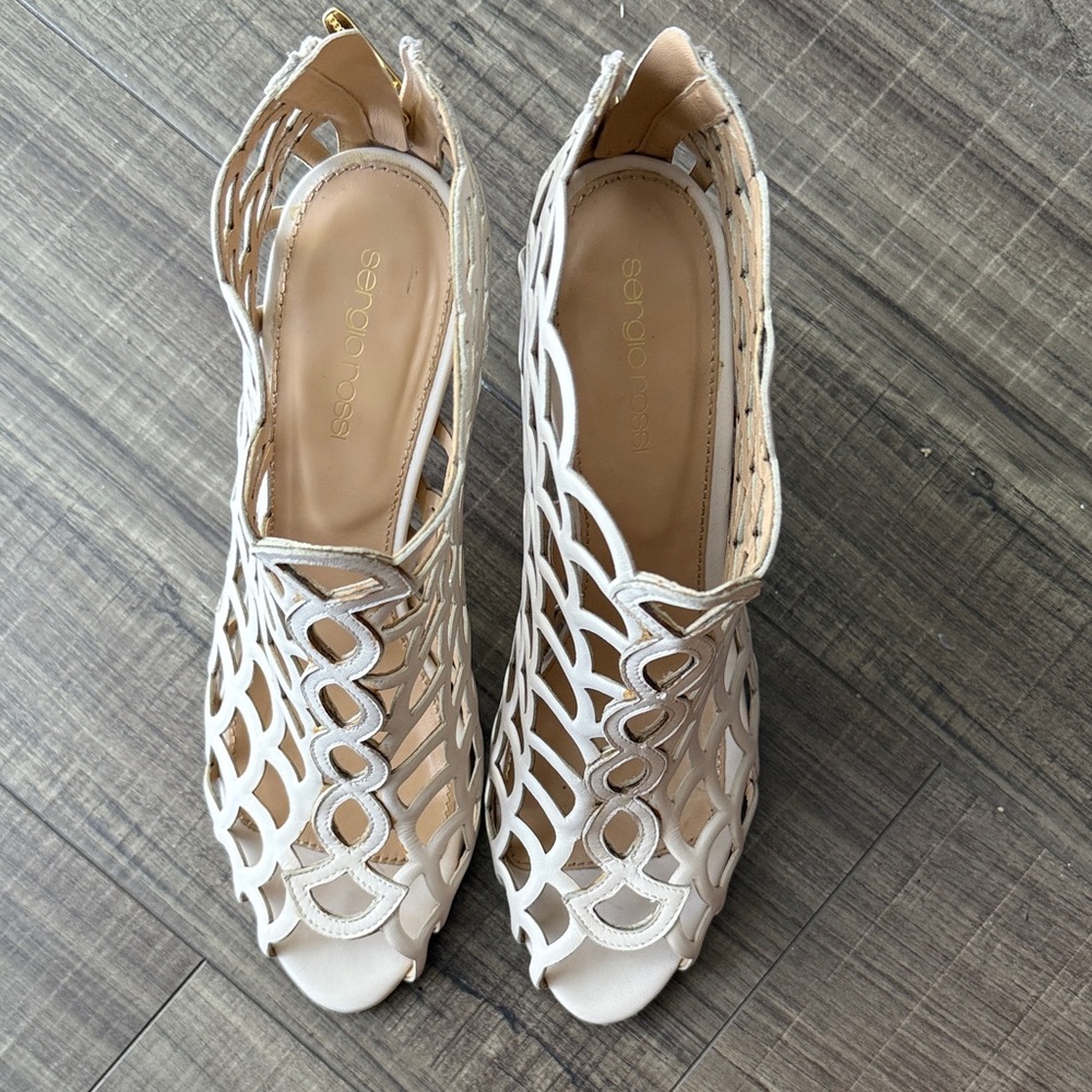Elegant Cream Cutout Women's Shoes - Picture 3 of 3